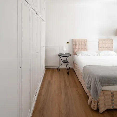 Via Francesco Crispi Private